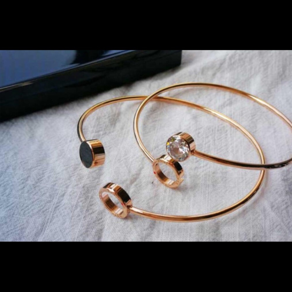Gold bangle